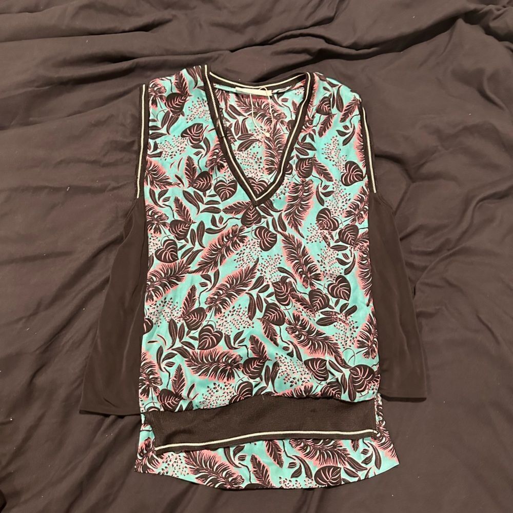 Women’s medium blouse